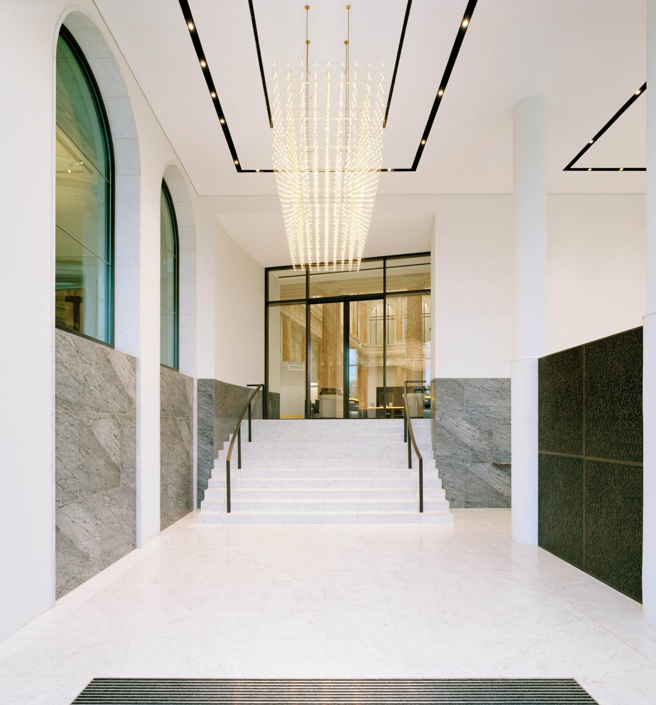 冉冉升起的設計之星 – Quasar 跨越三十載的光影傳奇